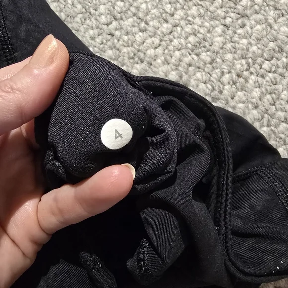 LULULEMON ankle Zip Leggings - Picture 4 of 4